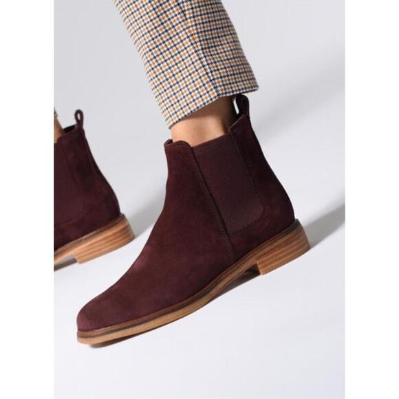 CLARKS Clarksdale Arlo Burgundy Chelsea Boot Size 8 NWOT/NWOB Suede $200 MSRP - Picture 1 of 11